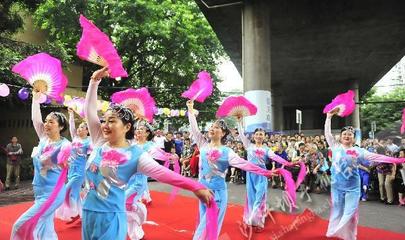 土灣街道工人村社區(qū) 文藝匯演助力創(chuàng)文 重慶禮儀展新風(fēng)